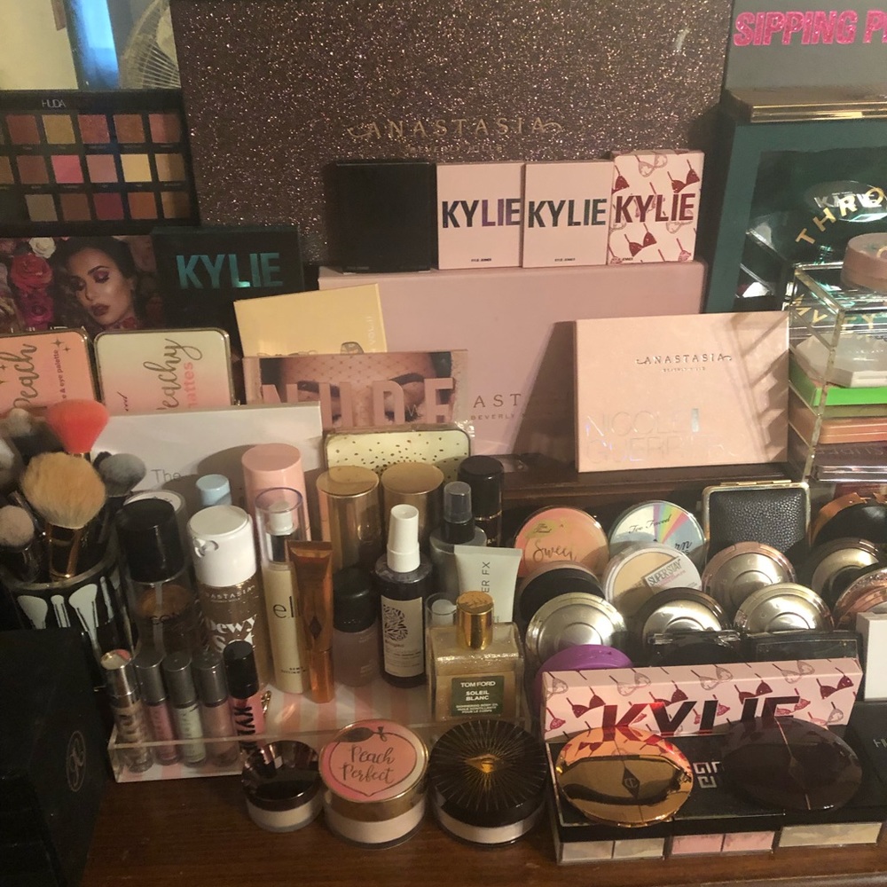 MY MAKEUP COLLECTION